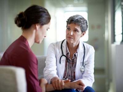 Gespräch zwischen Ärztin und Patientin