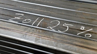 US-Strafzölle in Höhe von 25 Prozent in Strahl graviert