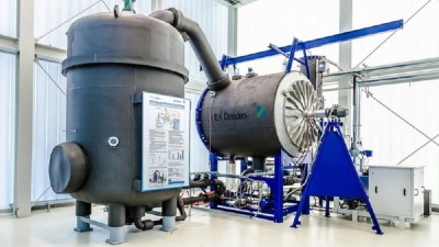 Flüssigeisanlage an der Zwickauer Hochschule im Einsatz