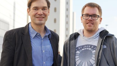 Prof. Dr. Harald Gröger und sein Mitarbeiter Tobias Betke von der Universität Bielefeld