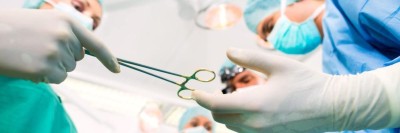 Chirurgen am Arbeiten im Operationssaal