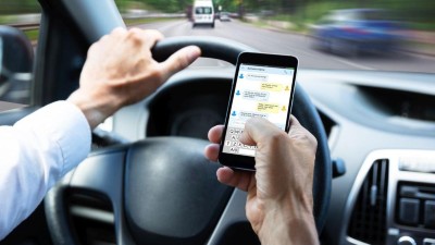 Ablenkung beim Autofahren durch Smartphone