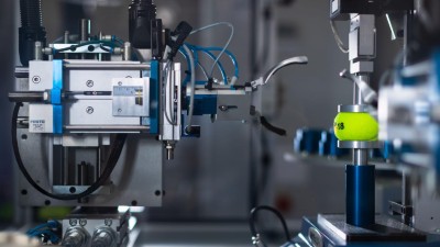 Roboter Greifer Tennisball