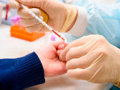 Blutentnahme bei einem Kind