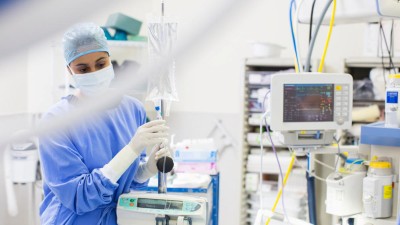 Ärztin auf Intensivstation
