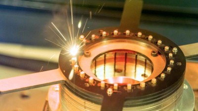 Das Schweißen der feinen Hairpins mit dem Laser verlangt äußerste Präzision.