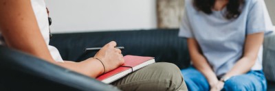 Gespräch zwischen Therapeutin und Patientin