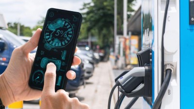 Ladestation für Elektrofahrzeuge: Mobile App, die den Ladestatus anzeigt
