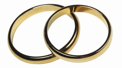Zwei goldene Eheringe. 
