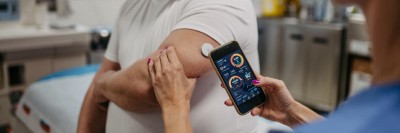Ärztin verknüpft CGM-Sensor mit Smartphone