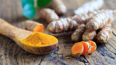 Kurkuma Wurzel und Pulver