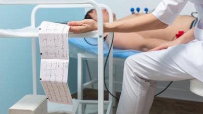 Kardiogramm wird ausgedruckt