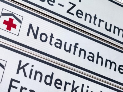 Hinweisschild Notaufnahme
