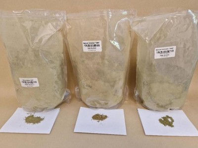 Kratom-Pulver in Beuteln