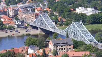 Geklebte Stahlpflaster für Brücken