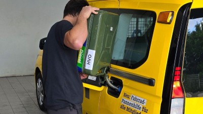 Vehicles approved for paraffinic diesel fuels can be refueled with HVO100 without any problems.