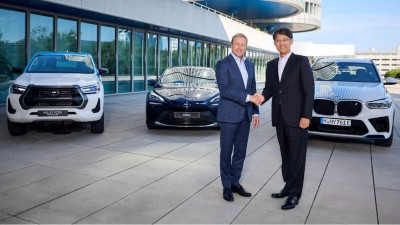 Oliver Zipse, Vorsitzender des Vorstands der BMW AG und Koji Sato, Präsident und Mitglied des Vorstands (geschäftsführender Direktor) der Toyota Motor Corporation.