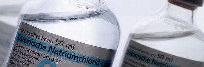 Flasche mit isotonischer Natriumchlorid-Lösung