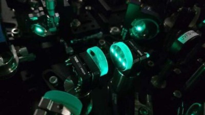 Ein Bild des speziell entwickelten und konstruierten Raman-Spektrometers. 