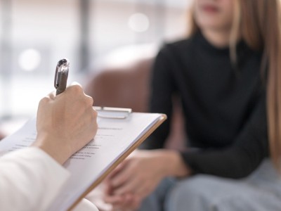 Psychotherapie Klientin und Therapeut*in