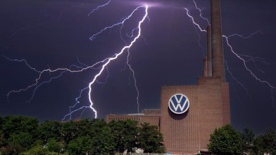 Autokonzern in der Krise: Gewitterhimmel über Volkswagen.