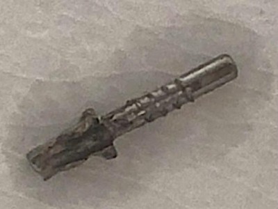 entfernte postendodontische Schraube