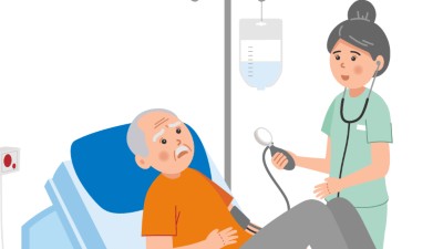 Blutdruckmessung bei einer älteren Person