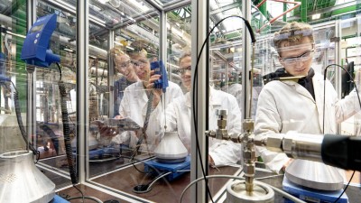 An der RWTH Aachen wird an biohybriden Kraftstoffen geforscht.