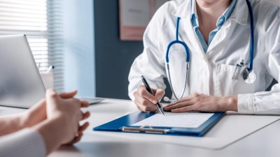 Ärztin im Gespräch mit Patientin