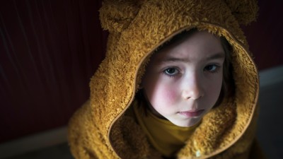 Trauriges, einsames, depressives Kind