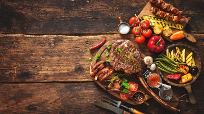 Gegrilltes Fleisch und Gemüse