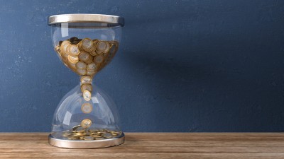 Sanduhr mit Geld 