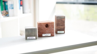 Gesteine wie Rotliegend Sandstein, Zechstein Karbonat oder Buntsandstein können Lithium enthalten.