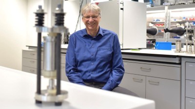 Prof. Thomas F. Fässler in his laboratory. 