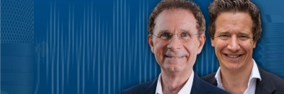 DGI-Podcast. Blauer Hintergrund in mehreren Schattierungen. im Vordergrund Textzug: Prof. Knut A. Grötz Vitamin D in der Implantologie - Einfluss aufs Implantatüberleben?