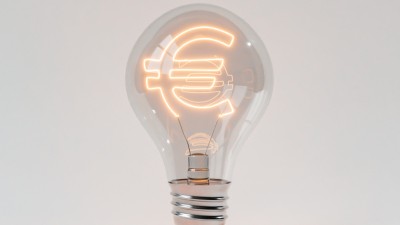 Glühbirne mit Eurozeichen
