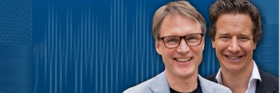 DGI-Podcast. Blauer Hintergrund in mehreren Schattierungen. im Vordergrund Textzug: Prof. Dr. Stefan Wolfart Zahnloser Oberkiefer - Leitlinienwissen kompakt