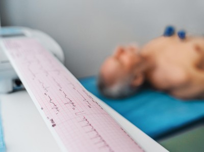 EKG-Kontrolle in einer Praxis