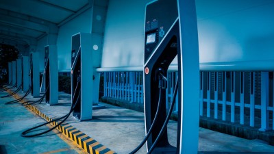 Europas Autoindustrie steht vor einer doppelten Transformation: ökologisch und digital.