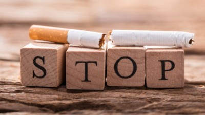 Rauchstopp mit zerbrochener Zigarette