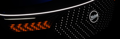 Chromleisten werden neu interpretiert und durch moderne Lichtleiter ersetzt.