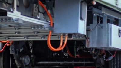 Der "evTrailer" mit hybridem Energiespeicher maximiert die Energieeffizienz von schweren Sattelzügen mit batterie-elektrischem Antrieb.