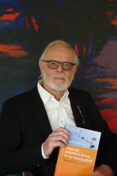 Dr. Richard van Basshuysen, Herausgeber des Buches "Erdgas und erneuerbares Methan für den Fahrzeugantrieb"