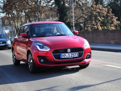 Swift Ja Hybrid Nein Der Kleinwagen Suzuki Swift 1 0 Boosterjet Shvs Im Test Springer Professional Atz Mtz Springerprofessional De