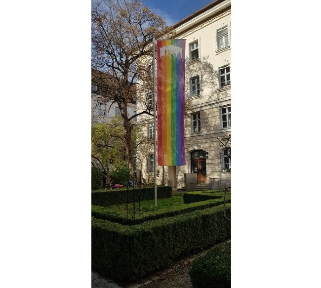 Beflaggung vor Pflegedienst Sendling in München