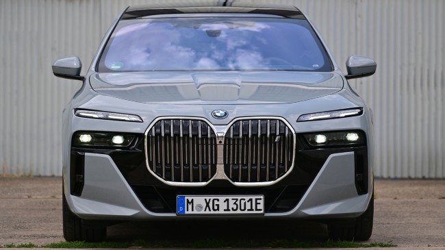 BMW i7