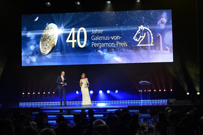 Galenus-von-Pergamon-Preis 2025 Moderation Yve Fehring und Matthias Gabriel