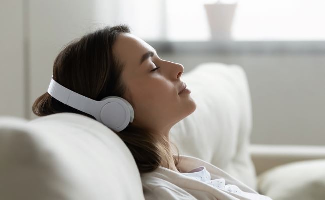 Wer Kopfhörer benutzt, erhöht das Risiko für Tinnitus | SpringerLink