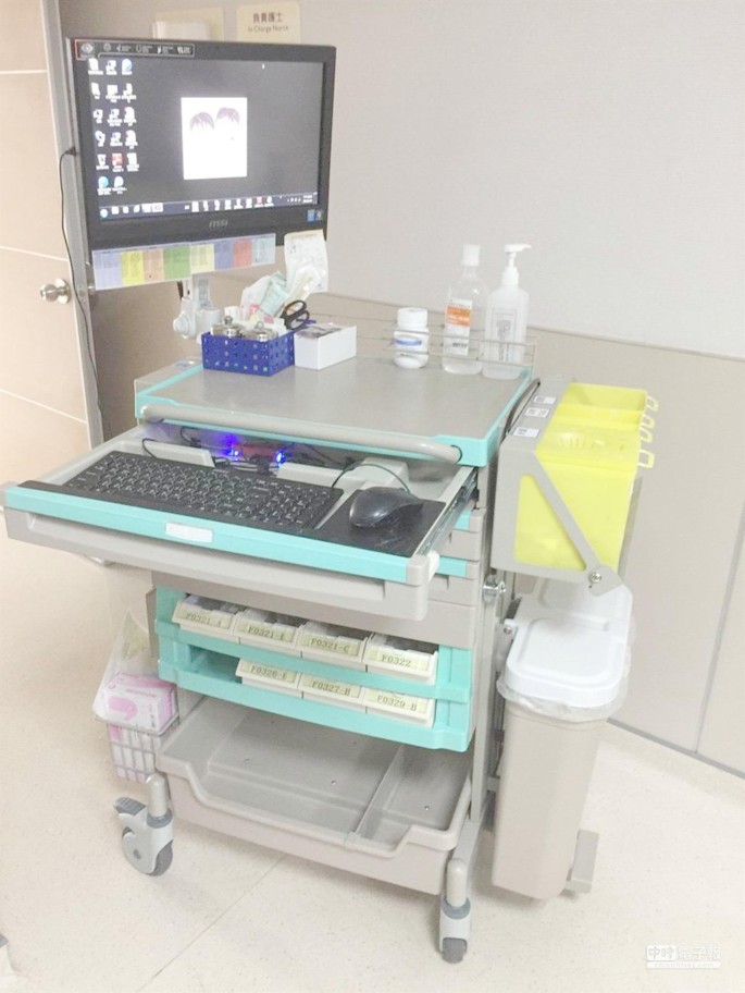 Pushing Cart Injuries Biomechanical evaluation of nursing cart handles using electromyography ...