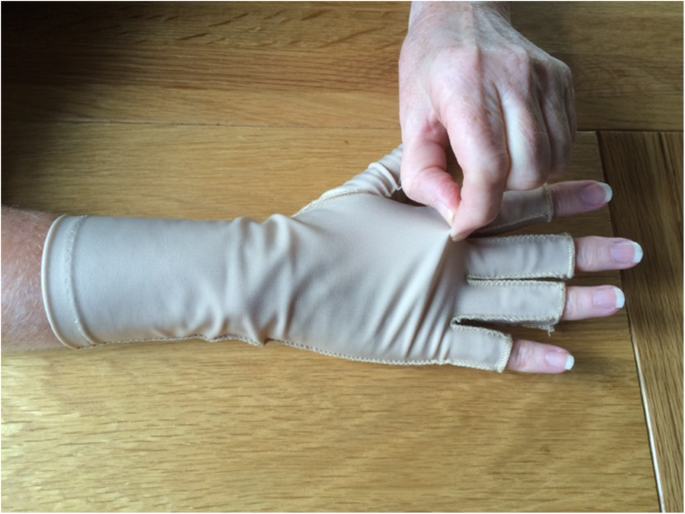 Black, Large Koyes Alternative Compression Gloves Men and Women Hand for Finger Tape Gloves Pair
